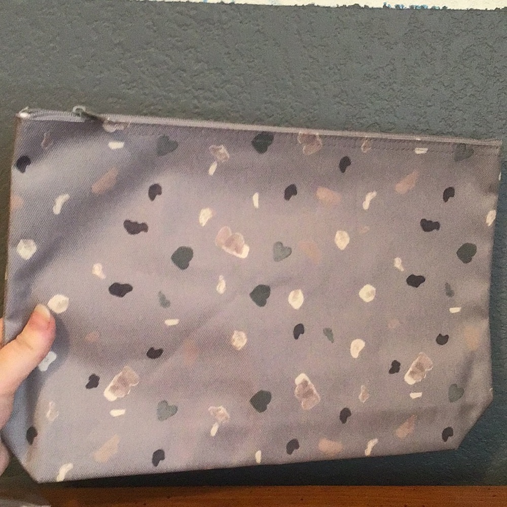 Thirty-One Gray Zipper Pouch – Thirty-One - Picture 2 of 2